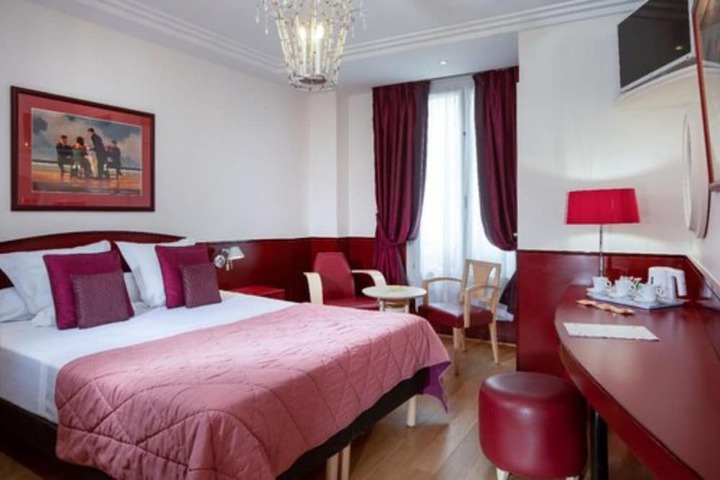 Room 32 of 61