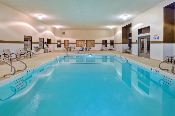 Pool 13 of 24