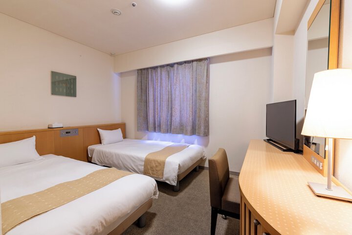 Room 8 of 26