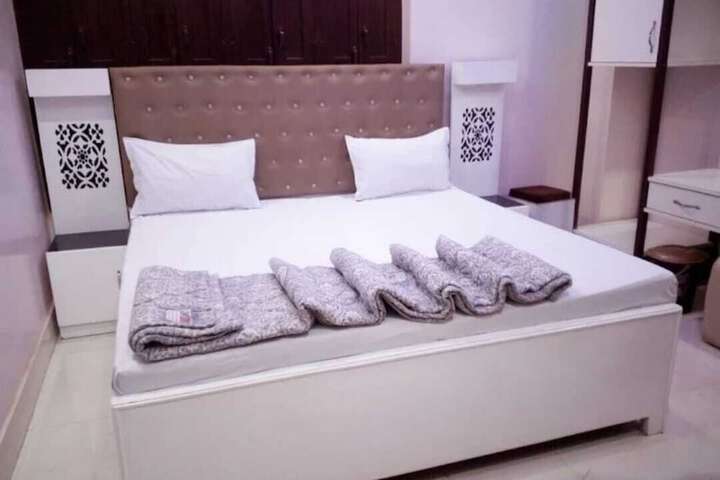 Room 9 of 43