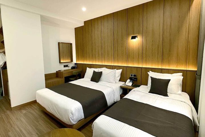 Room 8 of 42