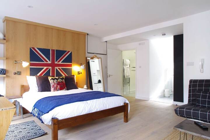 Room 7 of 24