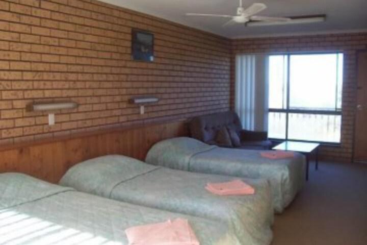 Room 2 of 48