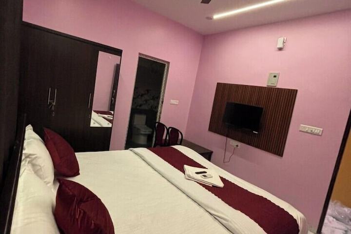 Room 13 of 16