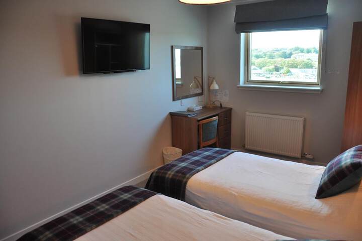 Room 13 of 36