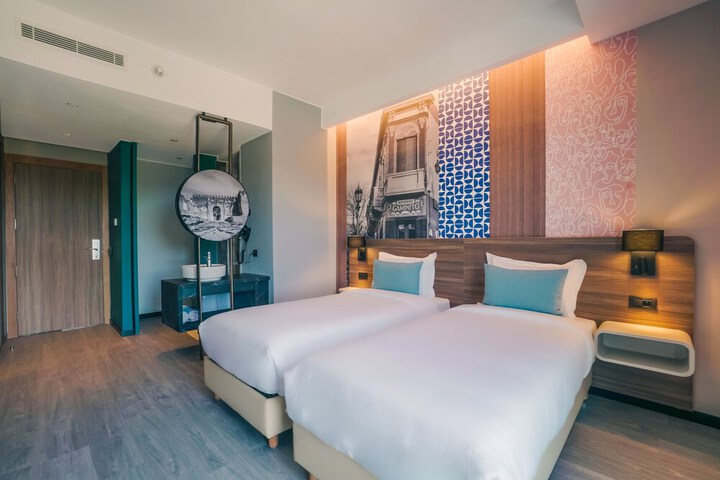 Room 28 of 112