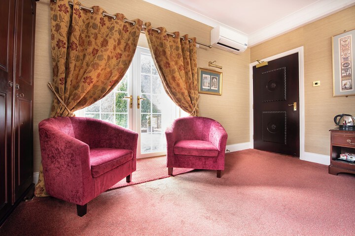 Room 44 of 107