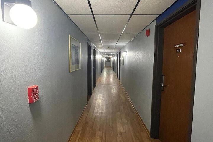 Ballroom/Hall 23 of 33