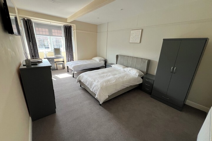 Room 9 of 14