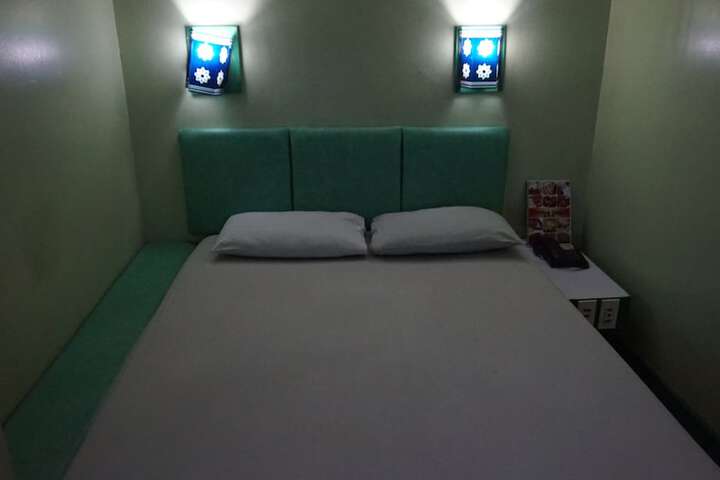 Room 5 of 20