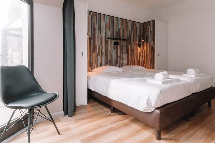 Room 9 of 22