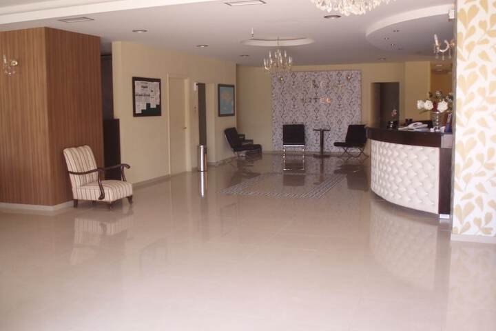 Entrance & Lobby