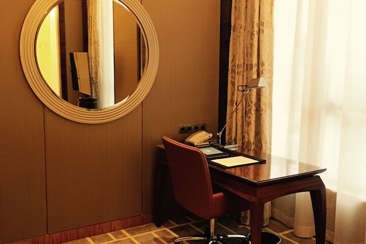 Room 5 of 61