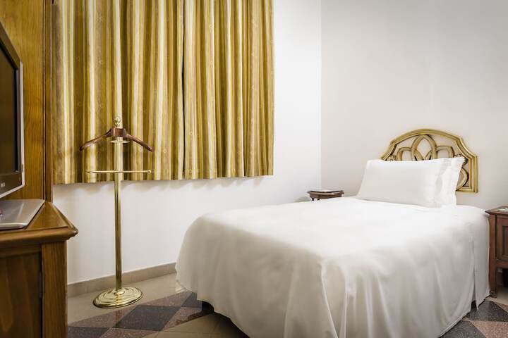Room 20 of 98