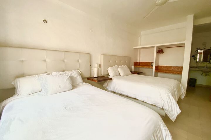 Room 15 of 193