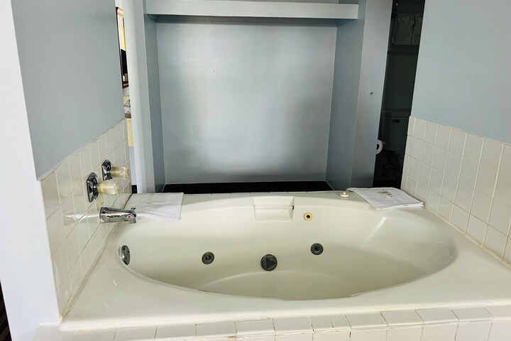 Hot Tub 53 of 74