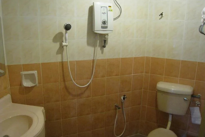 Room 8 of 13