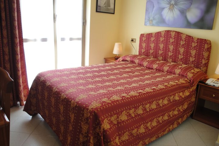 Room 6 of 61
