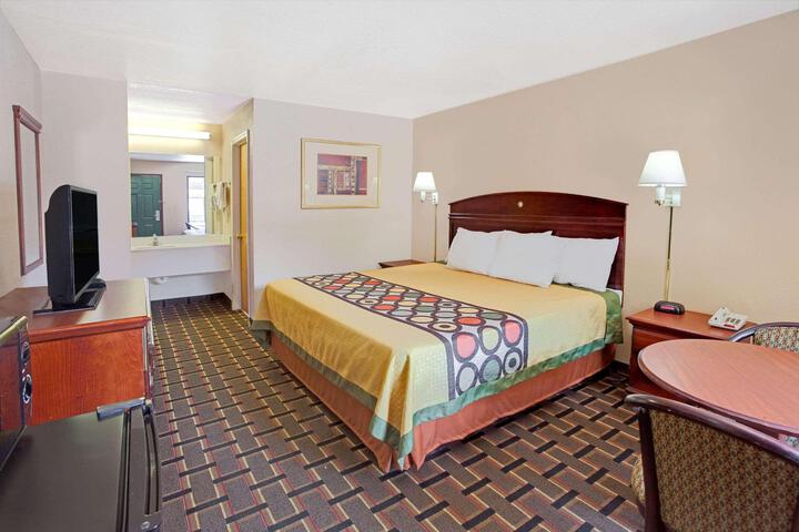 1 King Bed (5 of 6)