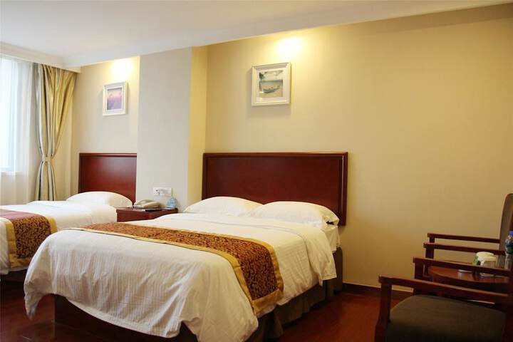 Room 6 of 19