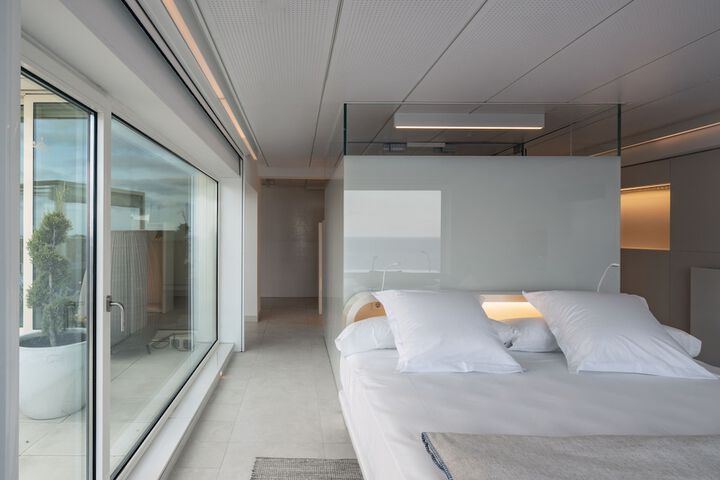 Room 10 of 38