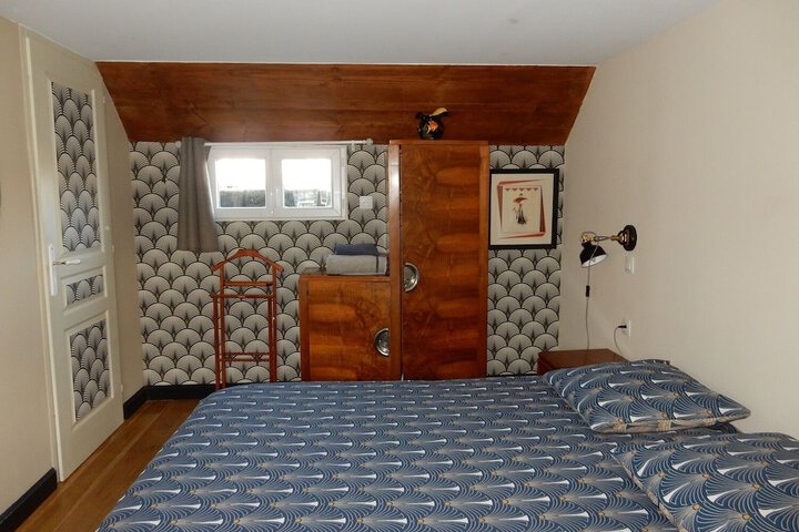 Room 9 of 122
