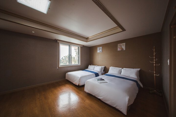 Room 14 of 80