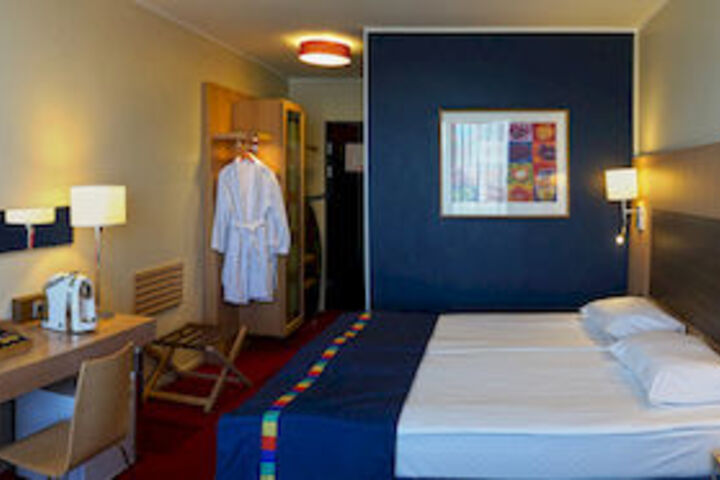 Room 42 of 75