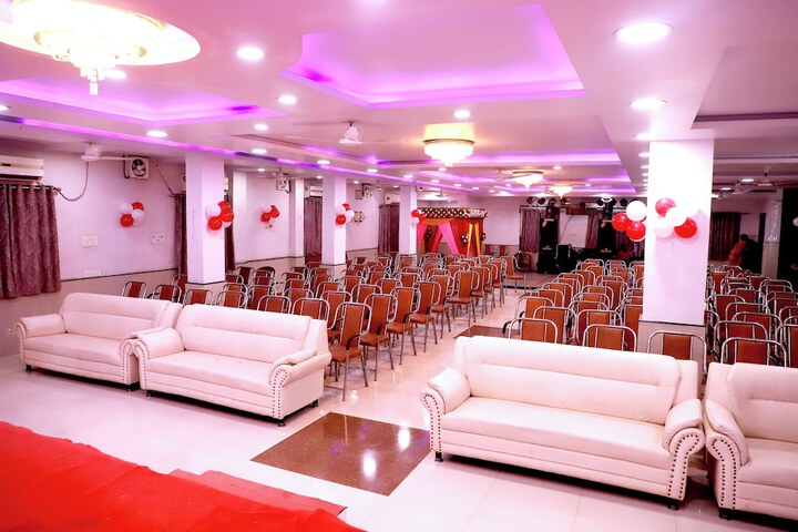 Ballroom/Hall 38 of 44