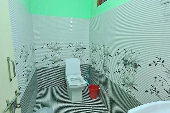 Room 18 of 28