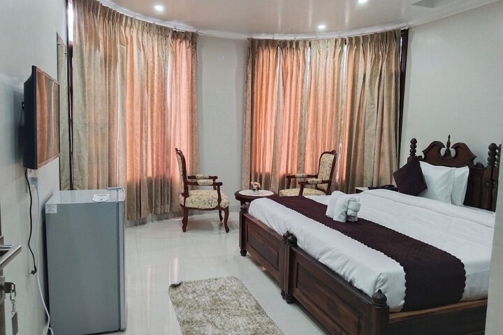 Room 28 of 77