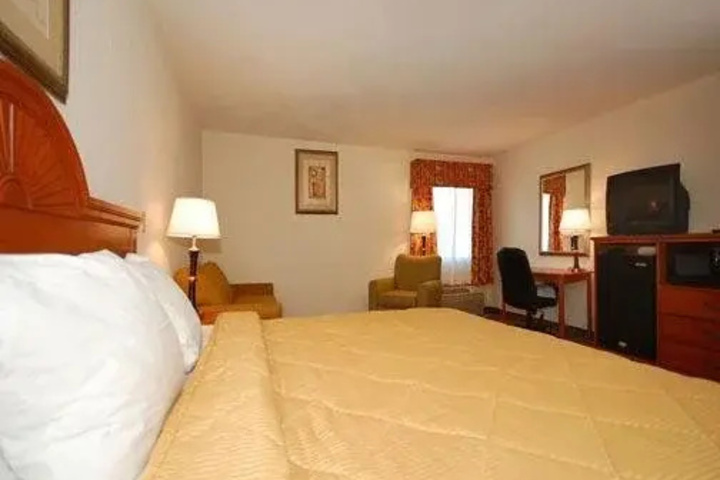 Room 5 of 11