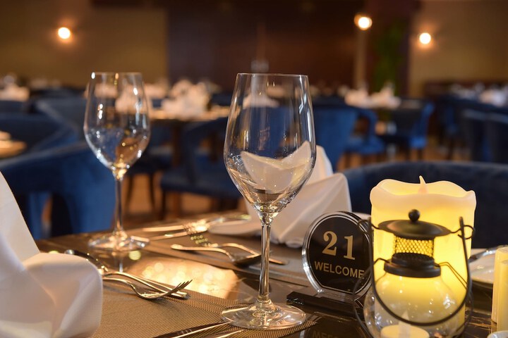 Dining 44 of 60
