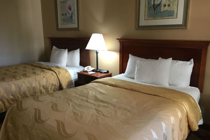 2 Double Beds (18 of 19)