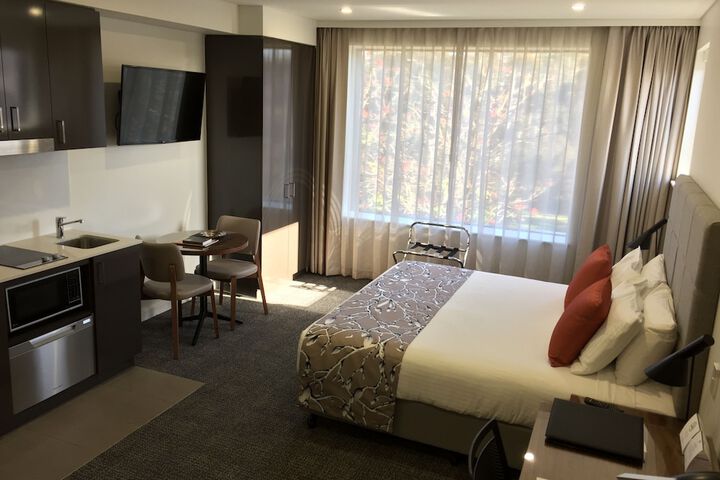 Room 6 of 33