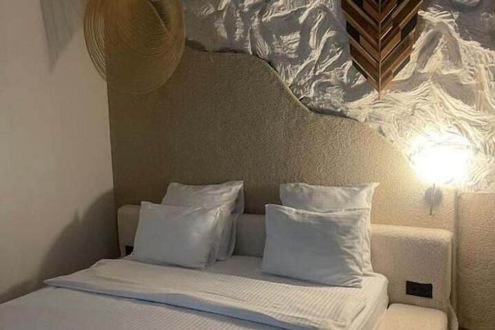 Room 16 of 38