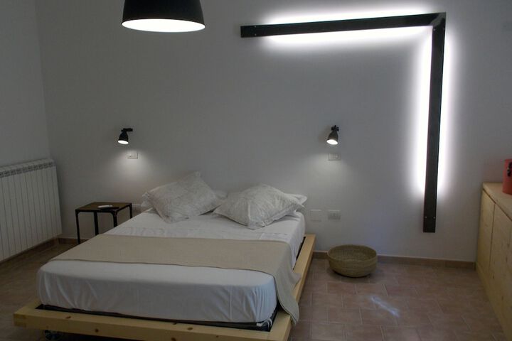 Room 4 of 12