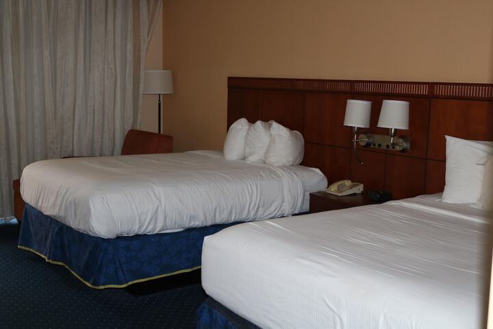 1 King Bed (1 of 10)