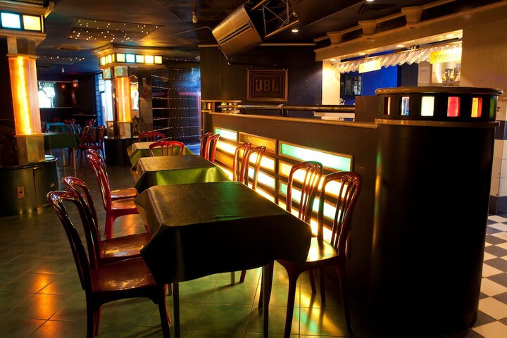 Lounge 30 of 44