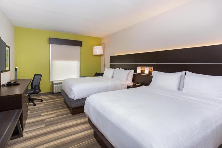 1 King Bed (8 of 14)