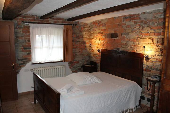 Room 6 of 35