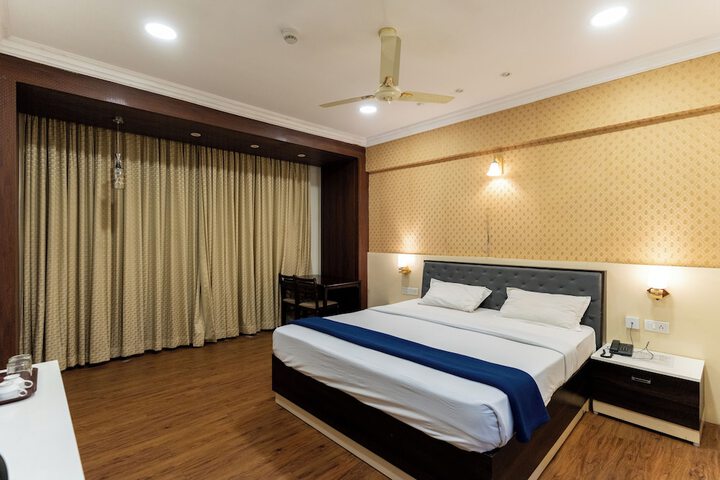 Room 7 of 33