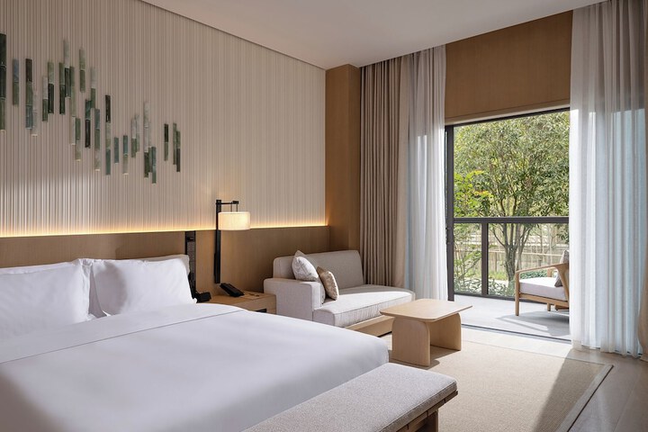 Room 27 of 103