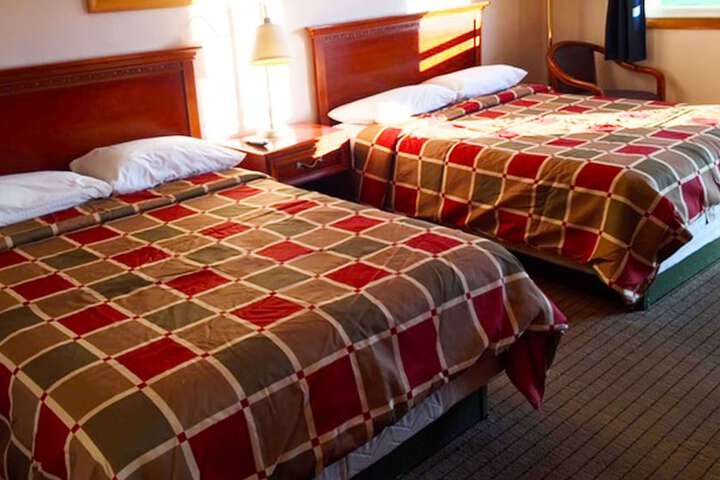 2 Double Beds (9 of 9)