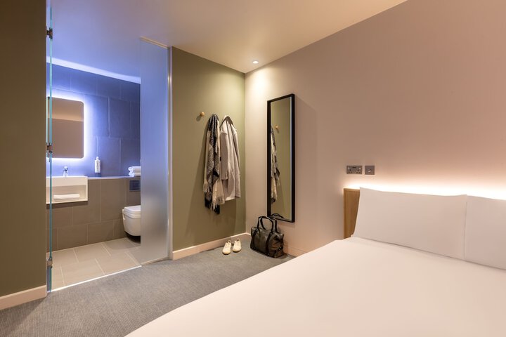 Room 17 of 31