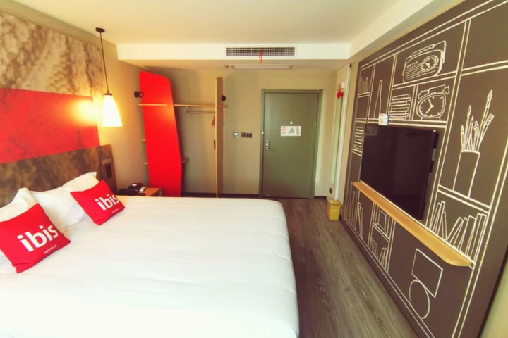 Room 11 of 27