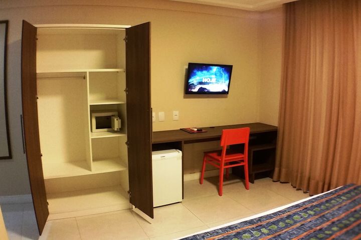 Room 13 of 87