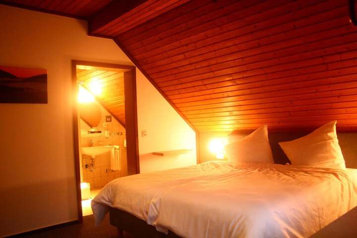 Room 6 of 34