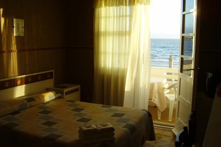 Room 6 of 14