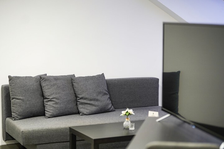 Room 3 of 35